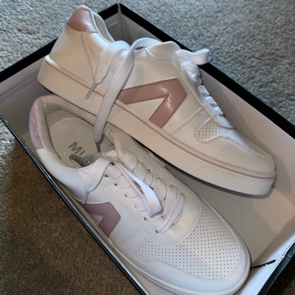 NWT MIA Sneakers